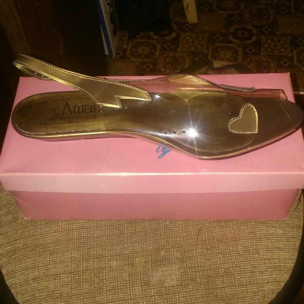Stylish gold womens slipper